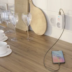Hama Smart -WLAN-pistorasia + 2 x USB-A, 2 300 W