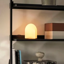 HAY Parade LED-pöytävalaisin kuori valkoinen korkeus 16 cm