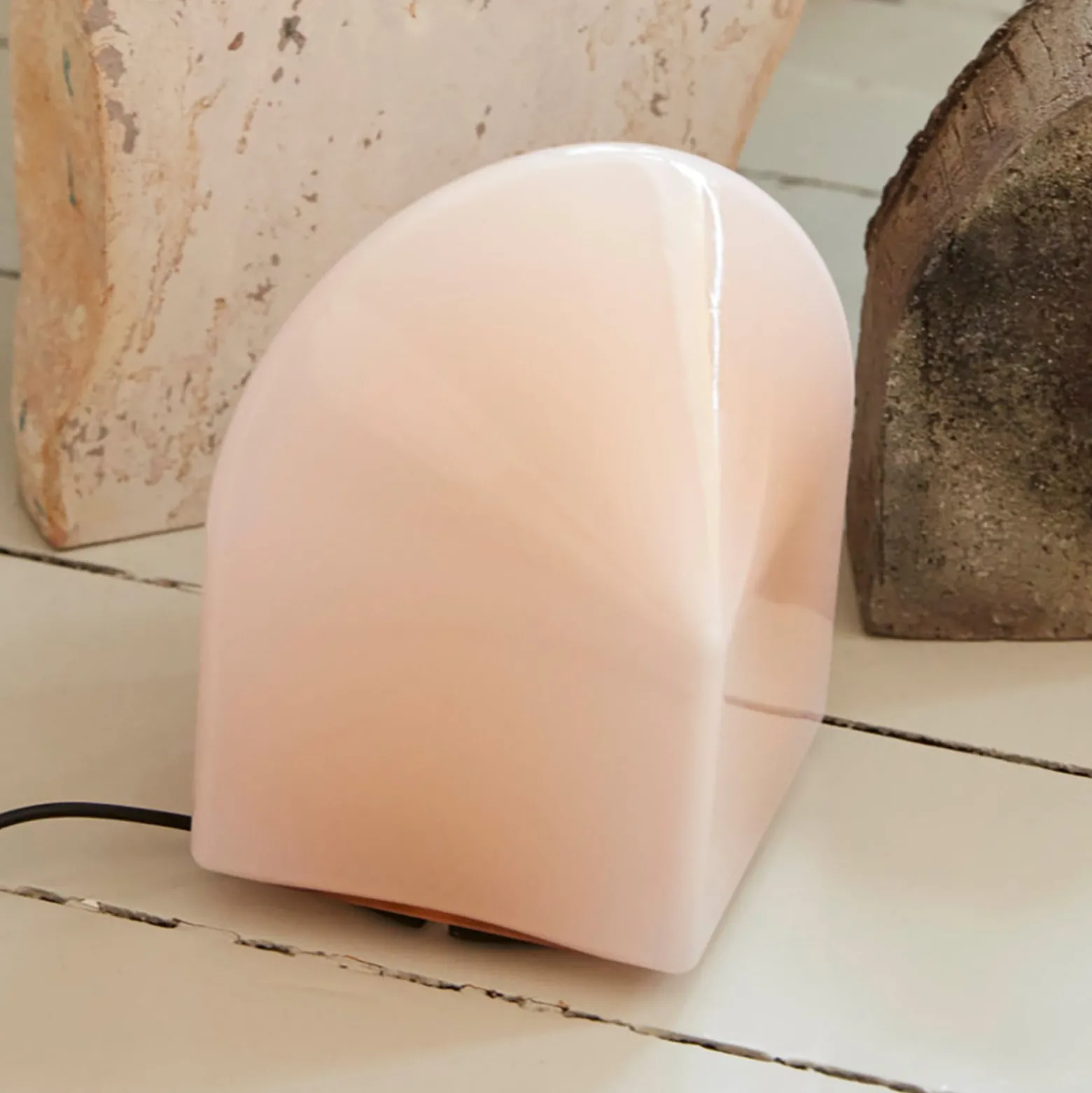 HAY Parade LED-pöytävalaisin vaaleanpunainen Korkeus 16 cm