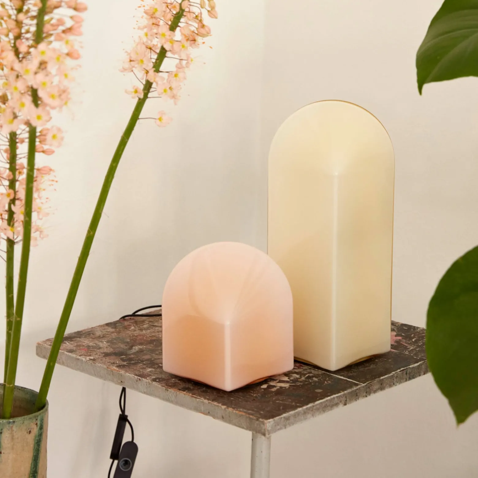 HAY Parade LED-pöytävalaisin vaaleanpunainen Korkeus 16 cm
