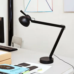 HAY PC Double Arm -LED-työpöytävalaisin musta