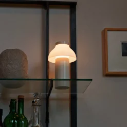 HAY PC Kannettava LED-pöytävalaisin, ladattava akku, kermanvalkoinen