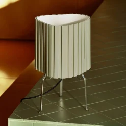 HAY-pöytälamppu Canelé, vihreä, korkeus 37 cm, E14, tekstiili