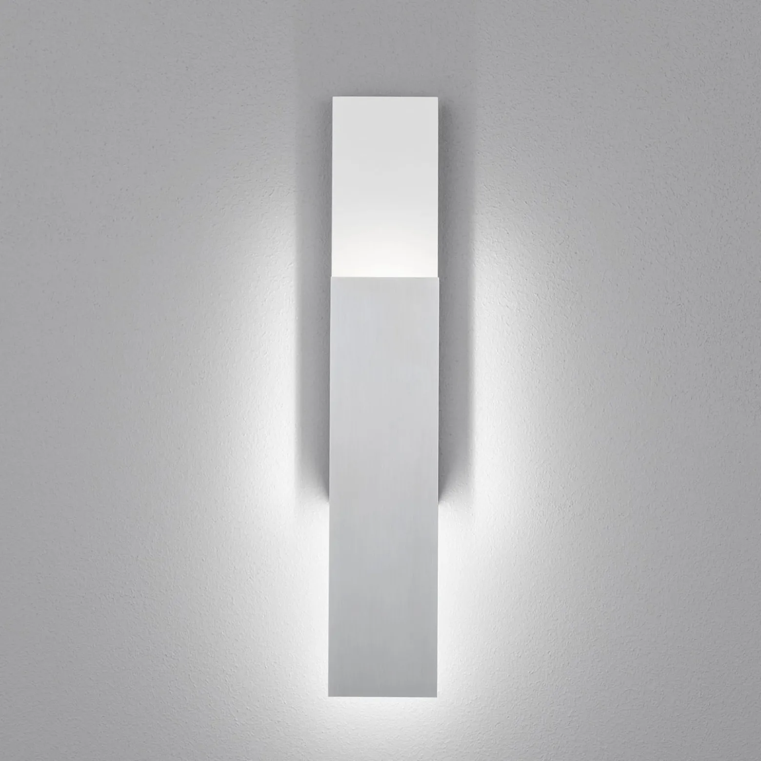 Helestra Dex -LED-seinävalaisin, säädettävä etuosa