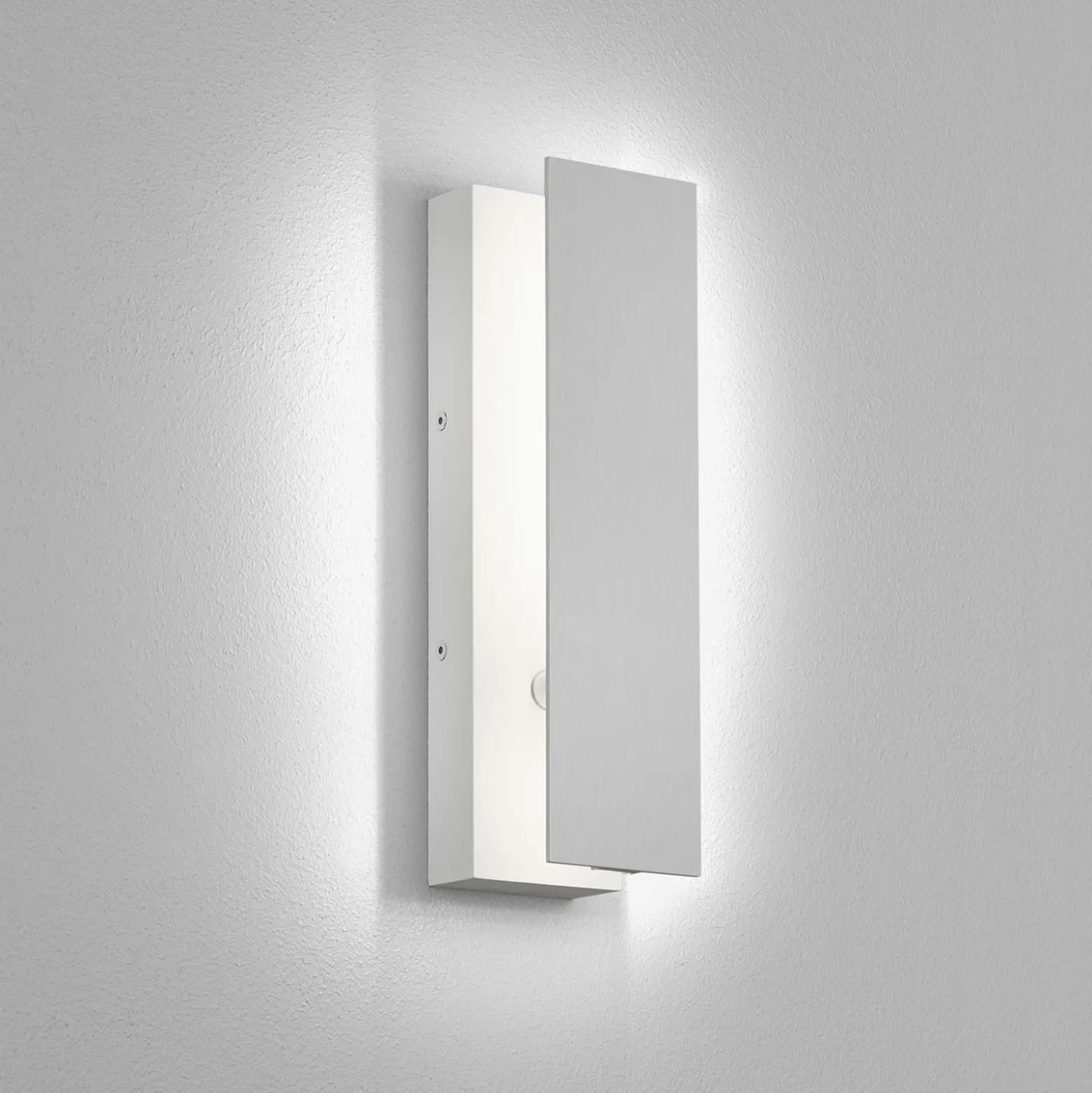 Helestra Dex -LED-seinävalaisin, säädettävä etuosa