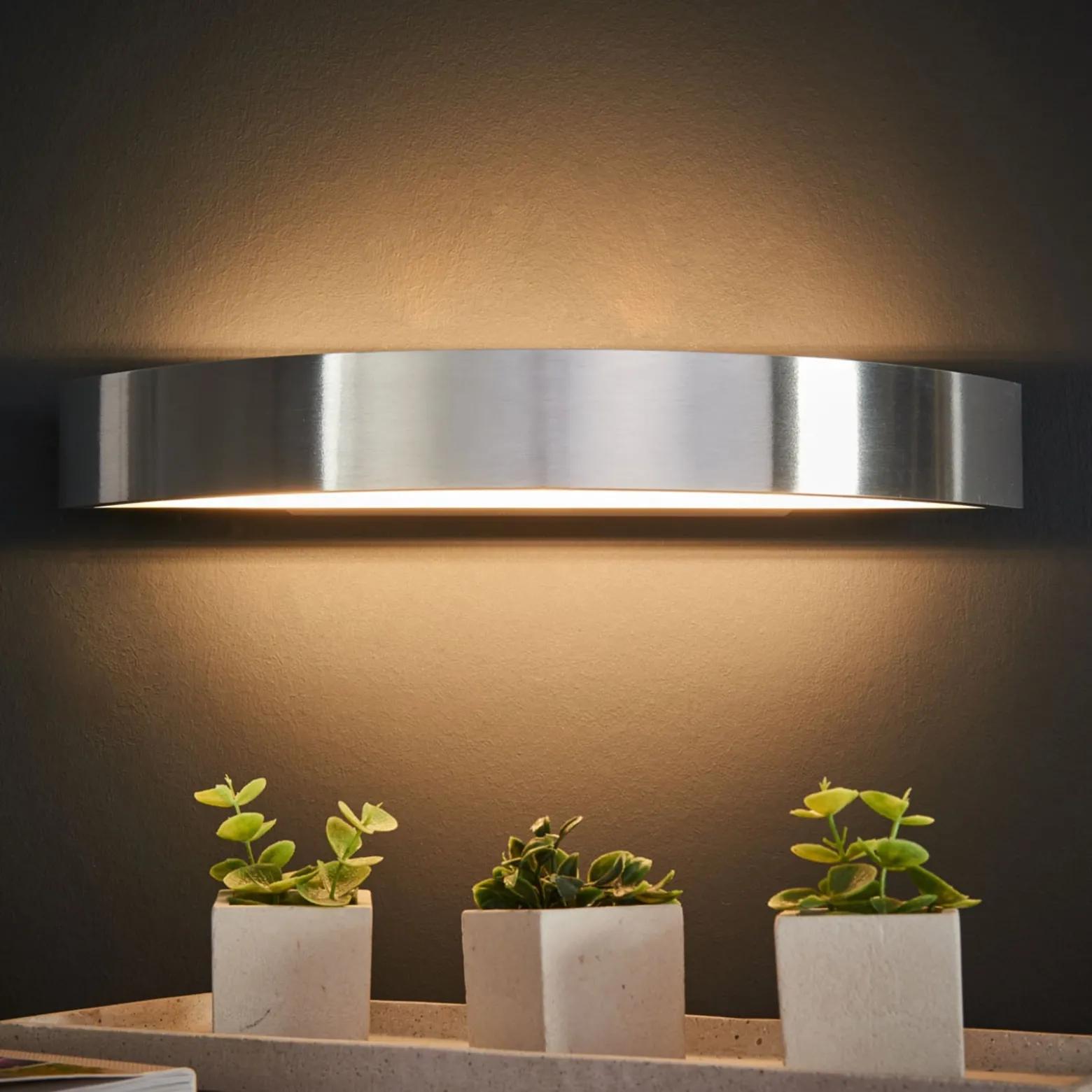 Helestra Yona -LED-seinävalaisin alumiini 37,5 cm