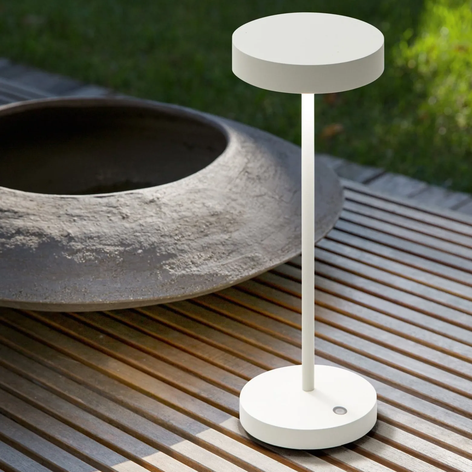 Ideal Lux LED ladattava ulkotilojen pöytävalaisin Toffee valkoinen,