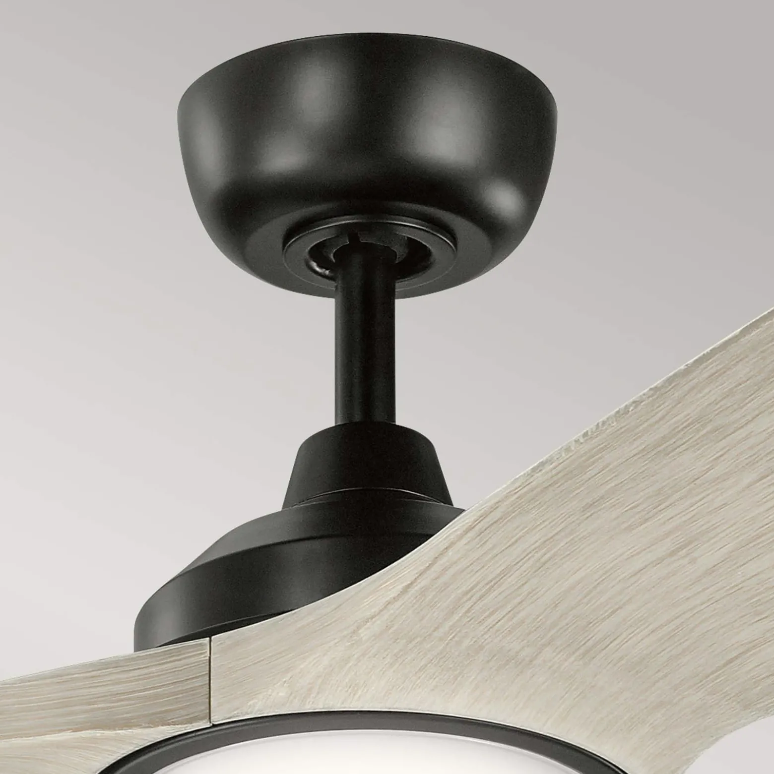 Imari LED-kattotuuletin, kolmilapainen