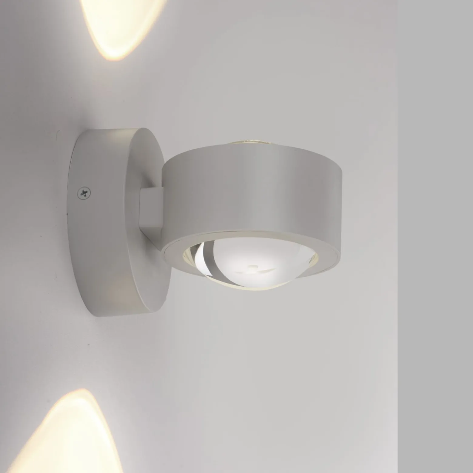 JUST LIGHT. LED-akkuinen seinävalaisin Chia, hiekka, rauta, 3 000 K