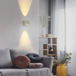 JUST LIGHT. LED-akkuinen seinävalaisin Chia, hiekka, rauta, 3 000 K