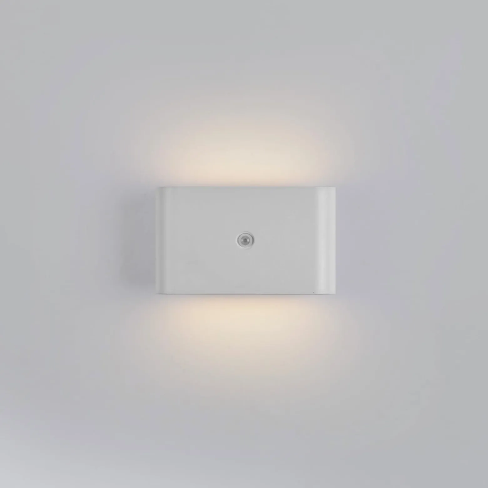 JUST LIGHT. LED-akkuinen seinävalaisin Ziddy, valkoinen, anturi 3 000 K