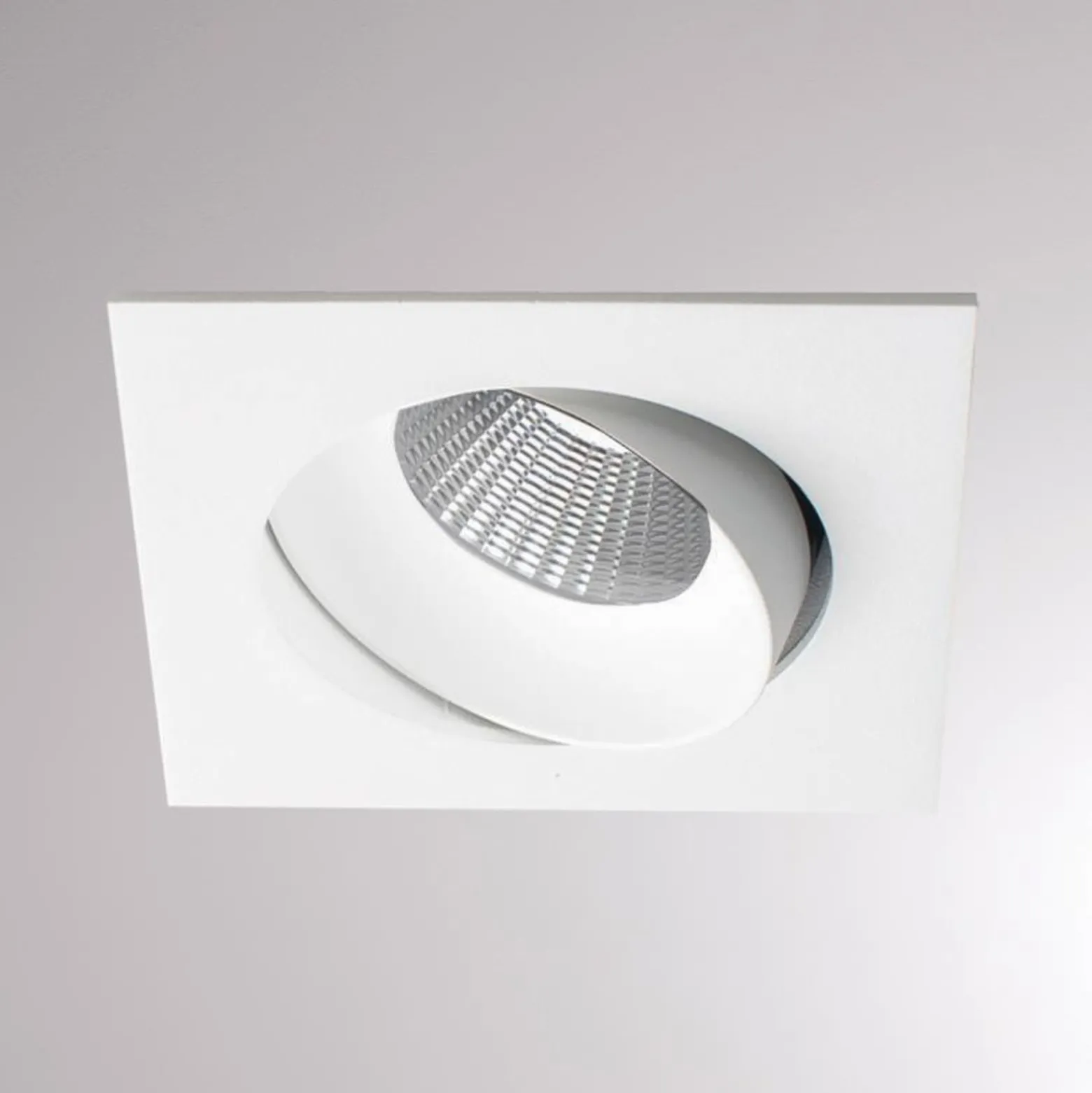 Kalio-LED-uppovalo kulmikas 2700K 24° valkoinen