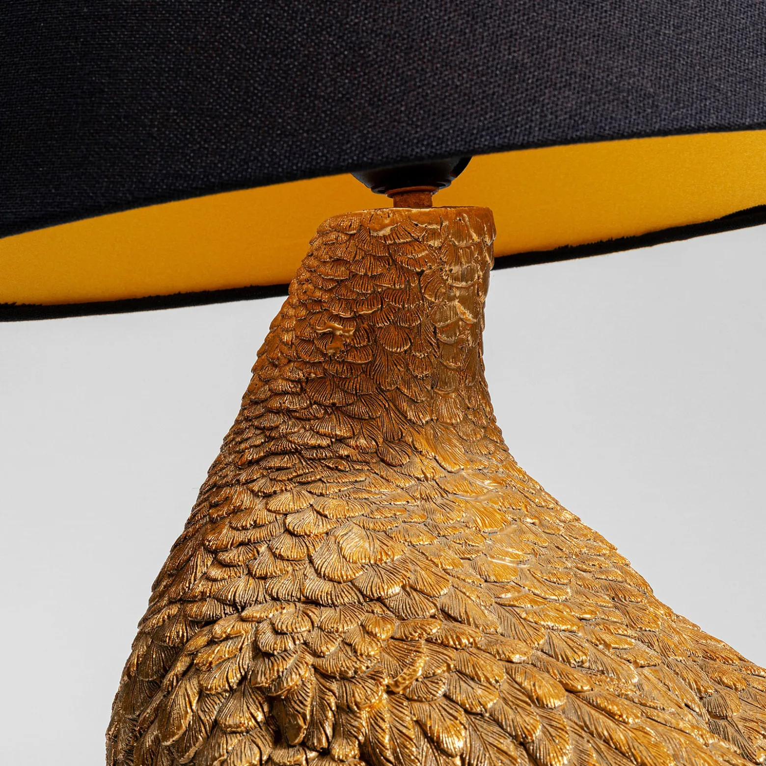 KARE Animal Duck pöytävalaisin, jossa on kankainen varjostin