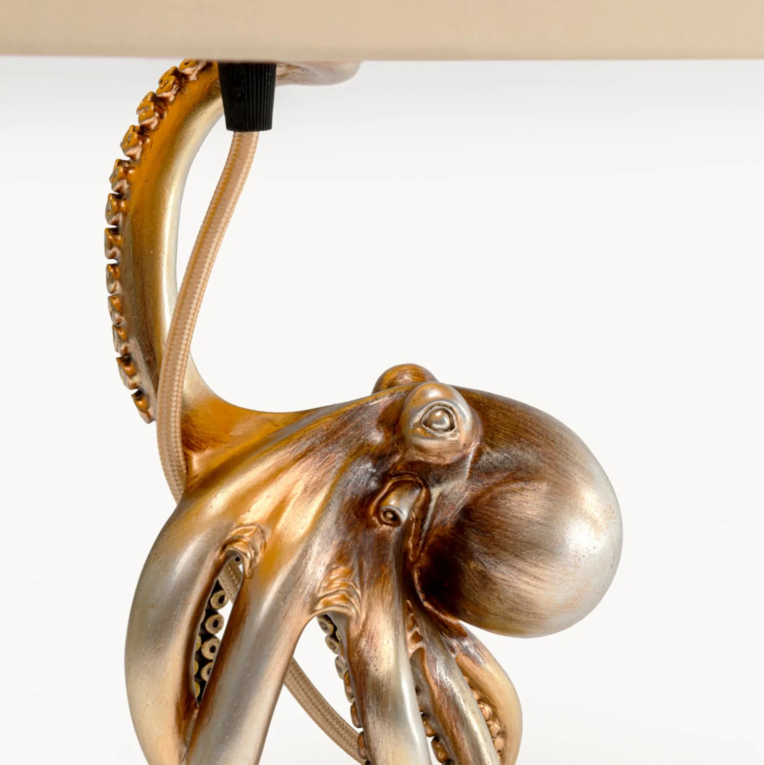 Kare Octopus -pöytävalaisin, kulta, polyesteri, korkeus 43 cm, E27