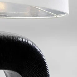 KARE Tube pöytävalaisin, musta/valkoinen, pellavatekstiiliä, korkeus 79 cm