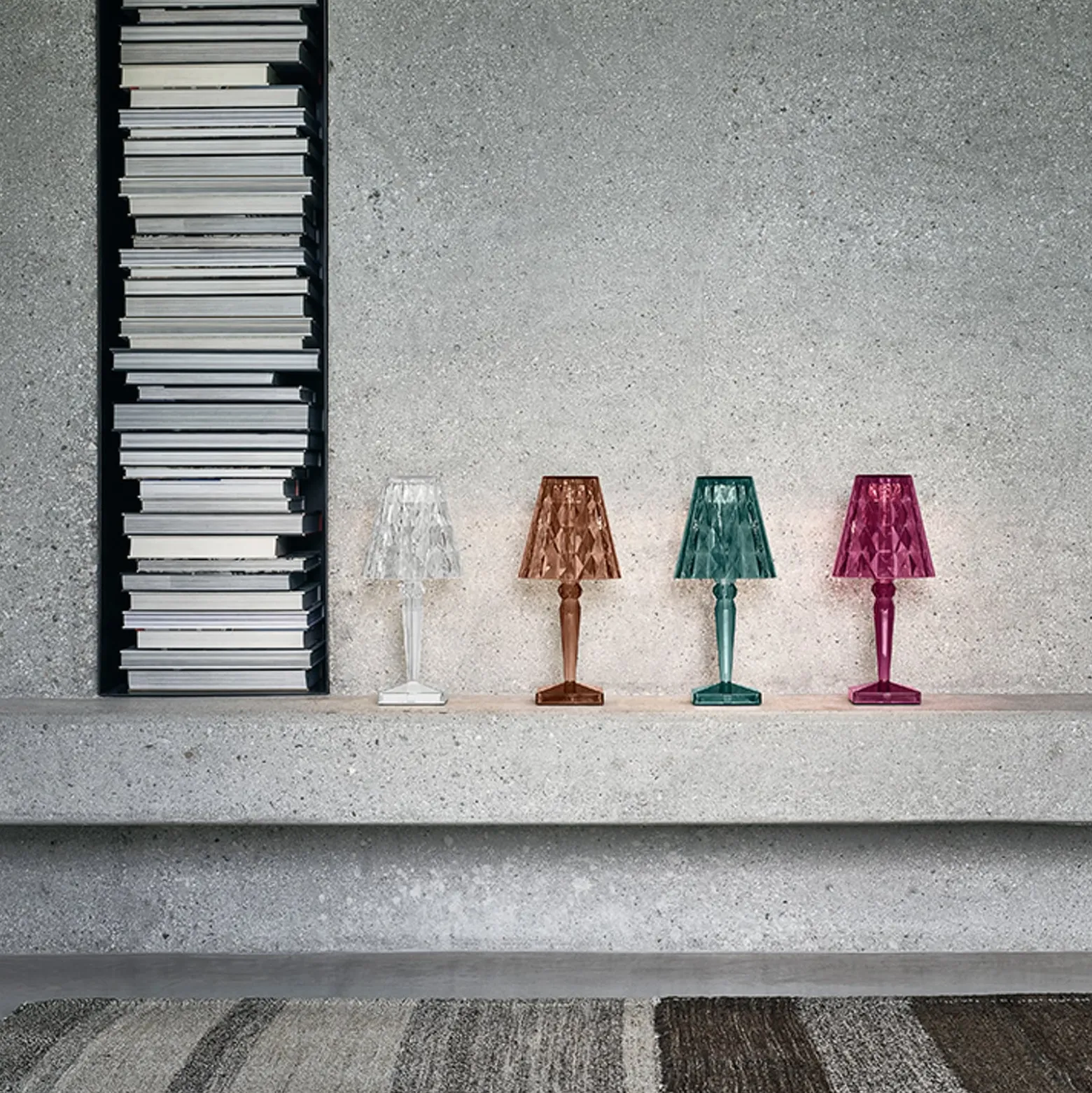 Kartell Big Battery - Pöytävalaisin IP54, luumu