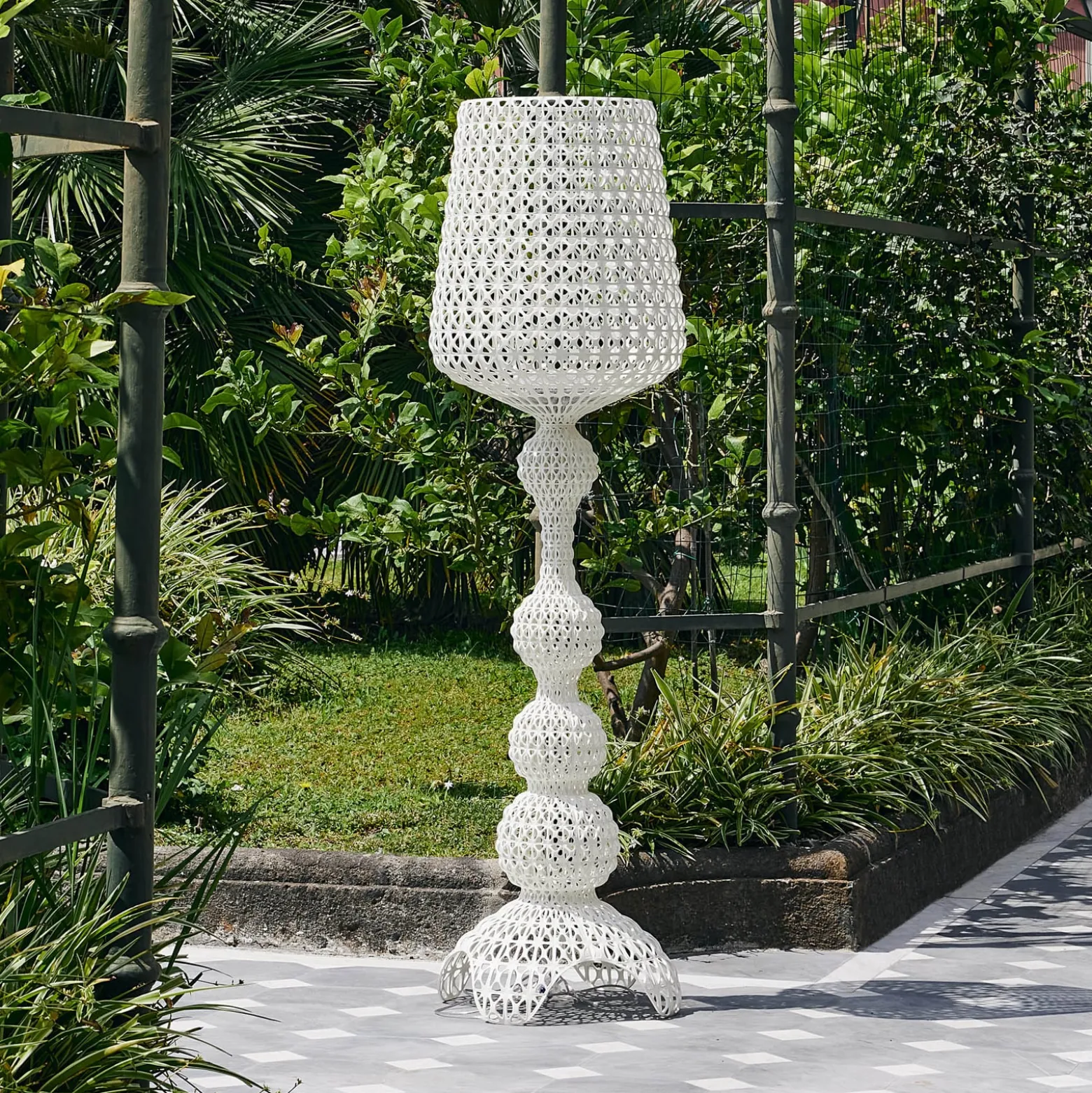 Kartell Kabuki - LED-lattiavalaisin ulos, valkoinen