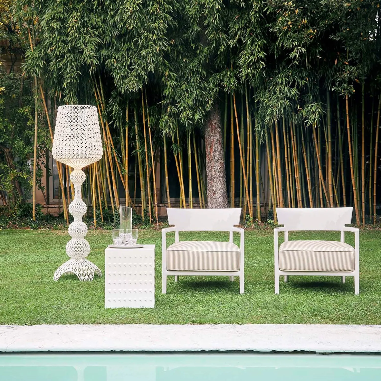 Kartell Kabuki - LED-lattiavalaisin ulos, valkoinen