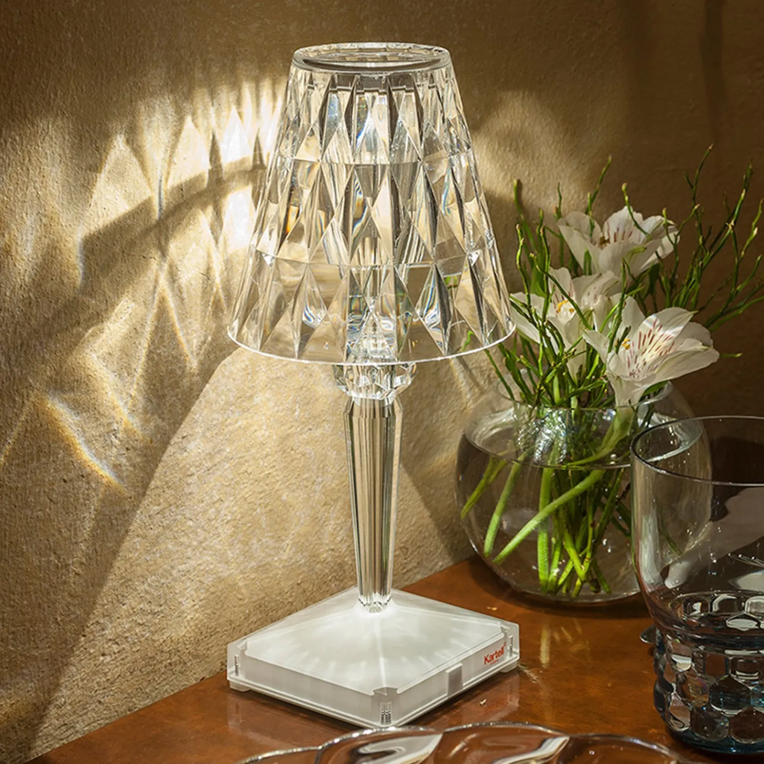Kartell LED-paristopöytävalaisin Paristo, 26cm, läpinäkyvä, IP54