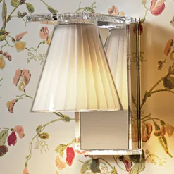 Kartell Light-Air -seinävalaisin, kangasvarjostin