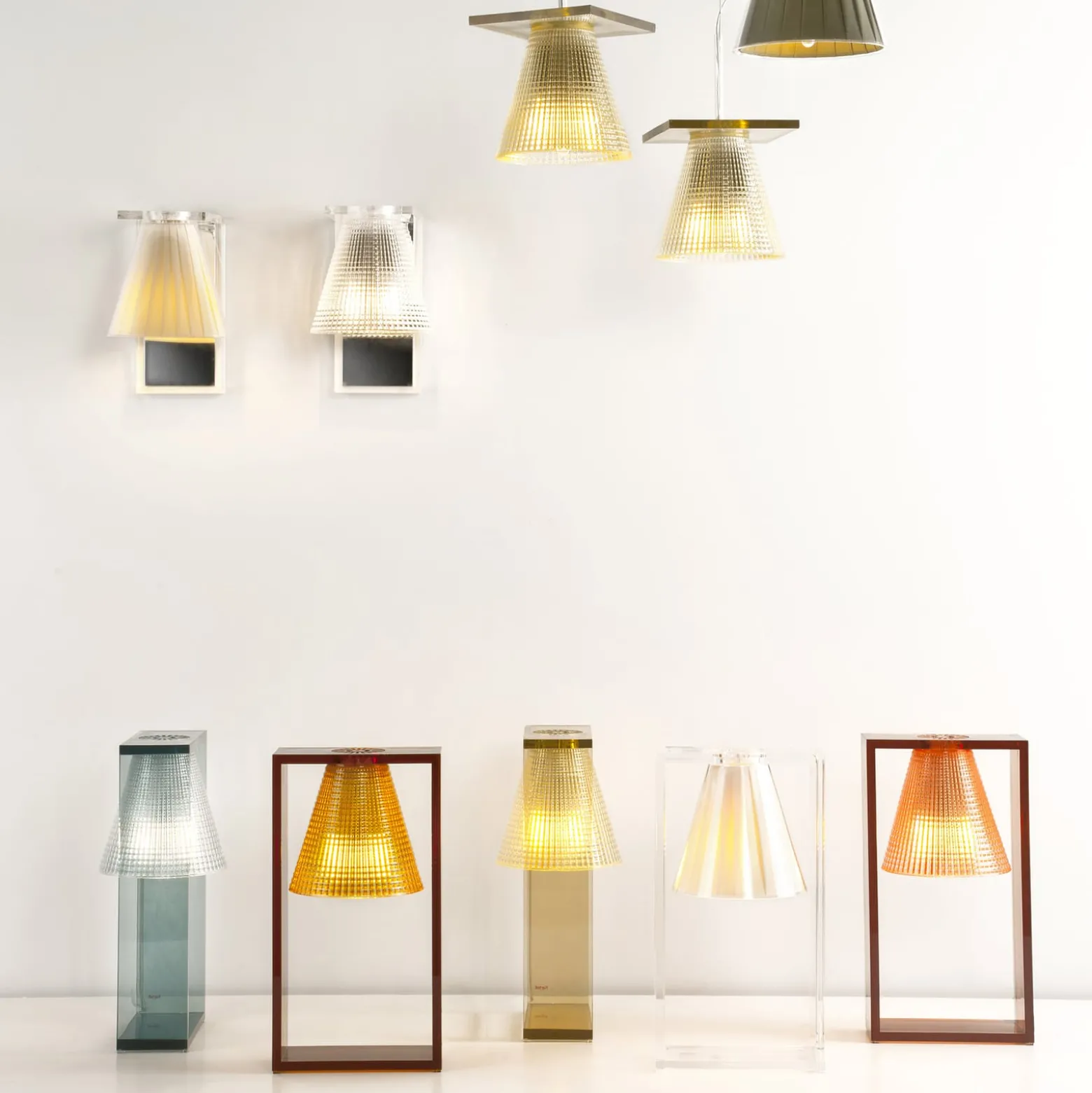 Kartell Light-Air -seinävalaisin, kangasvarjostin