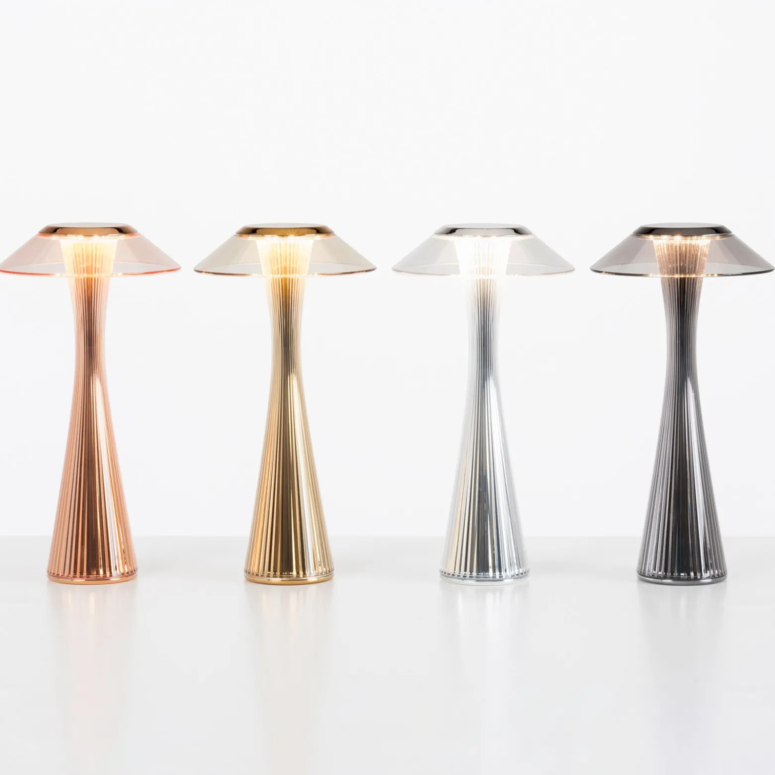 Kartell Space -design-LED-pöytälamppu, kulta
