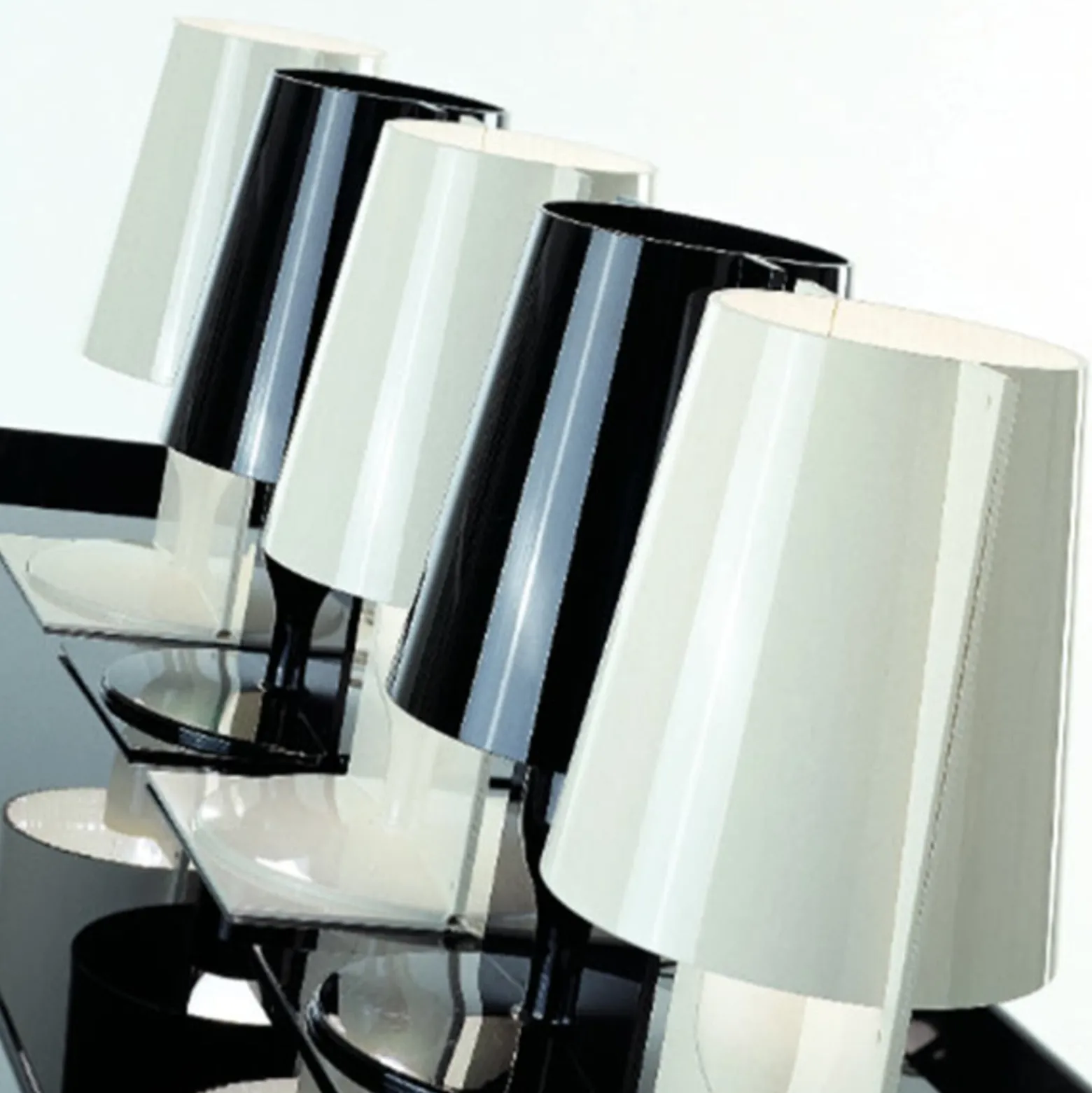 Kartell Take -design-pöytävalaisin, valkoinen