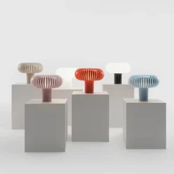 Kartell Teresa pöytävalaisin, valkoinen, Ø 50 cm, kierrätetty PMMA