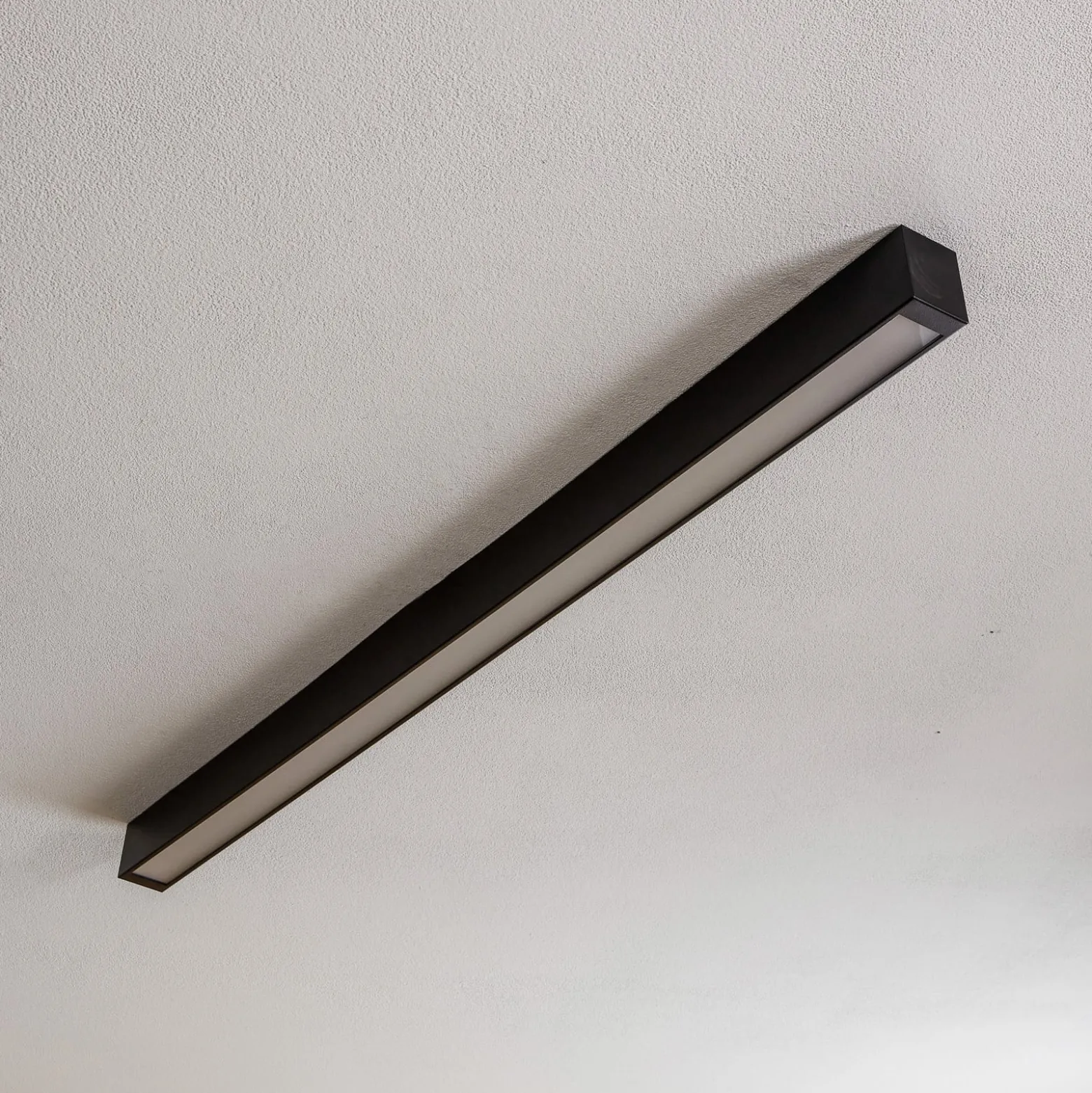 Kattovalaisin Straight musta 122 cm