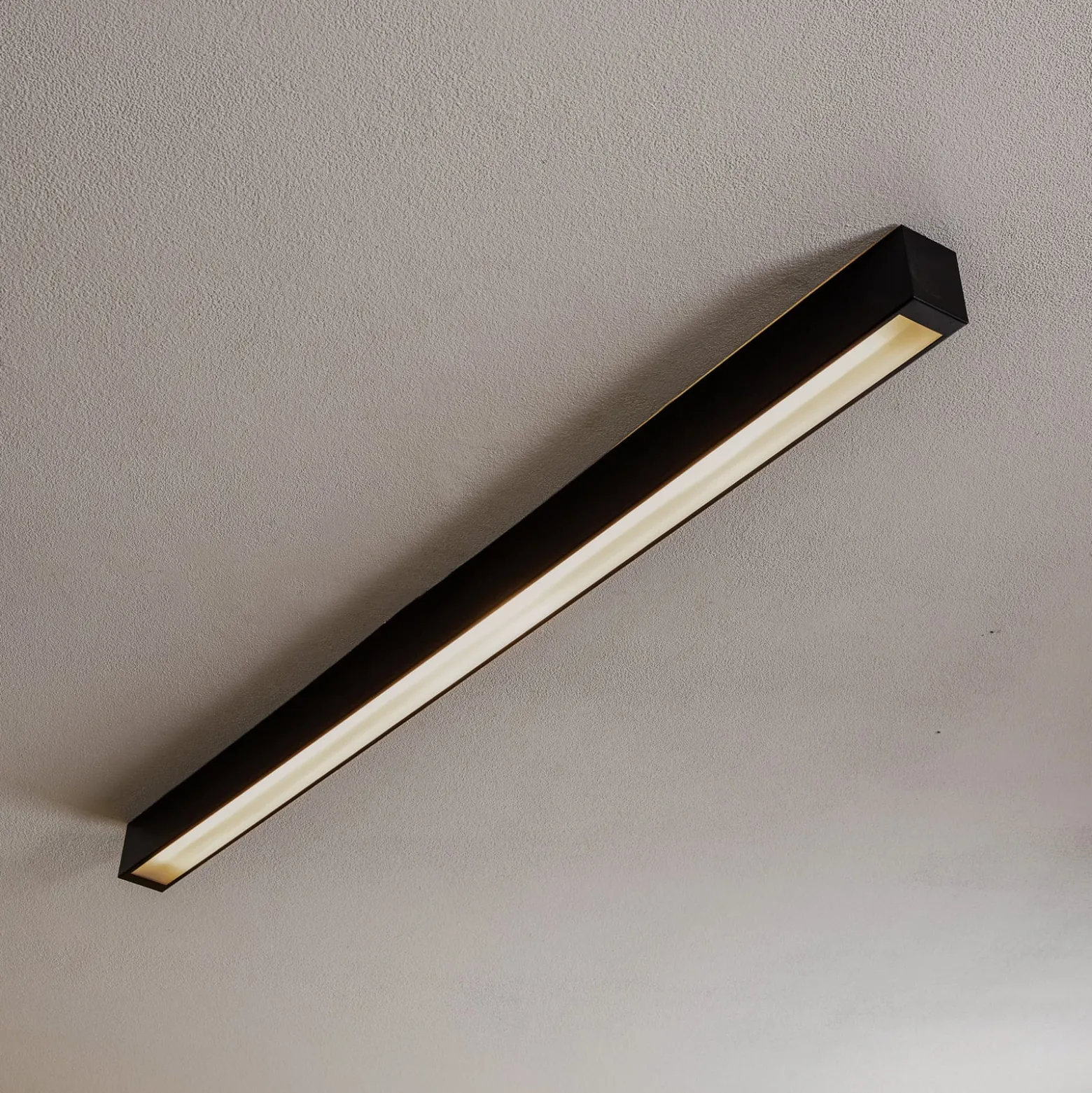 Kattovalaisin Straight musta 122 cm