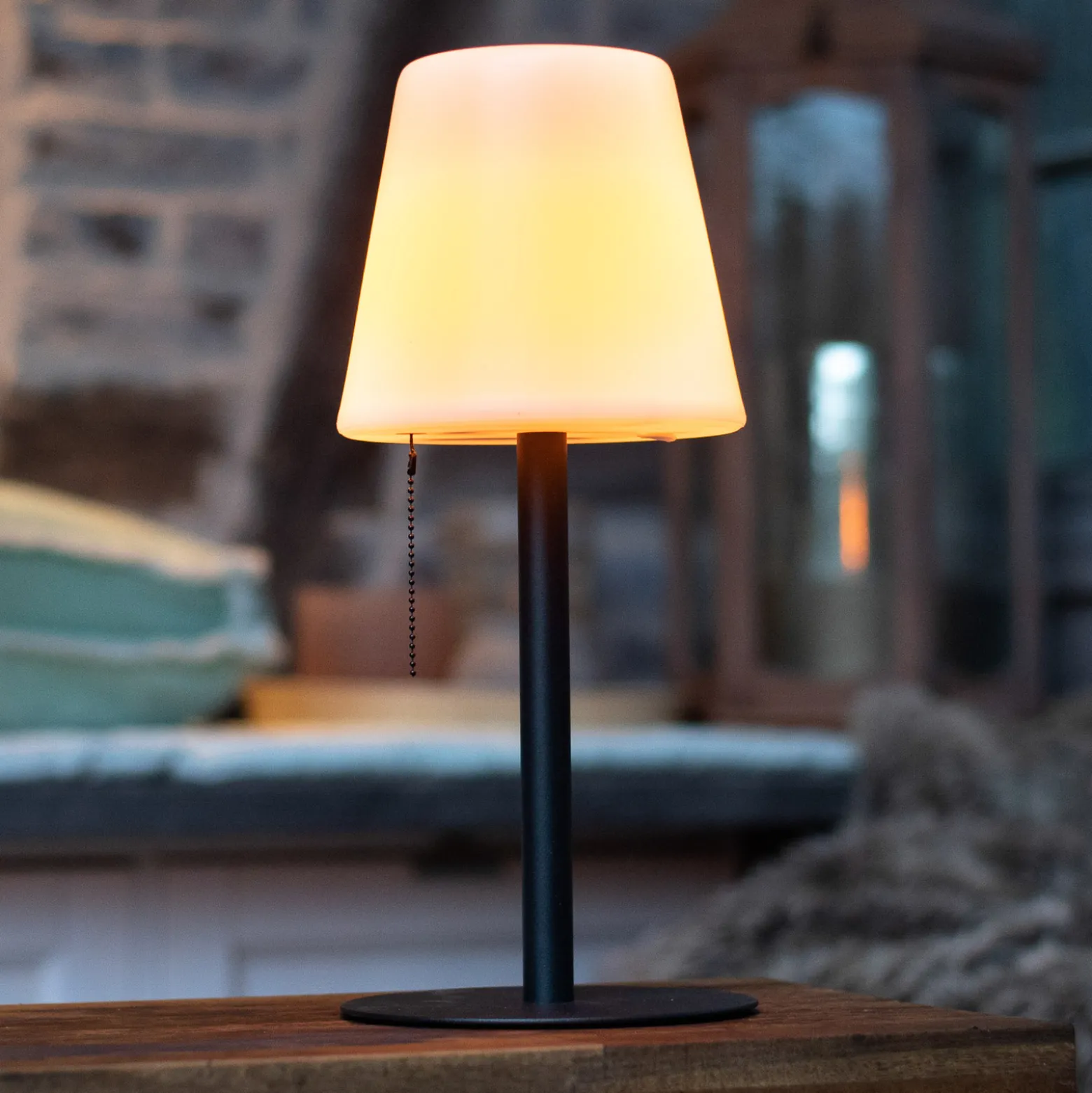 Keno-LED-pöytävalo, maapiikki, vetokatkaisija akku