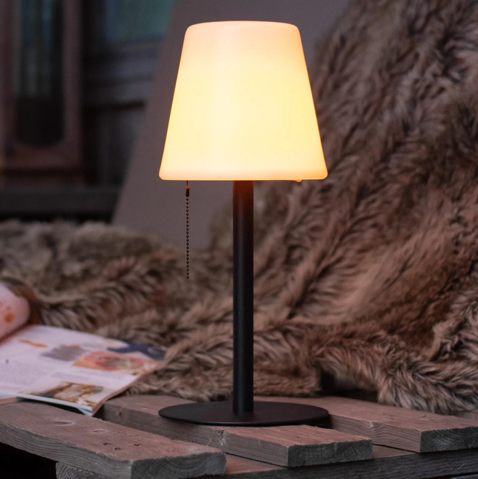 Keno-LED-pöytävalo, maapiikki, vetokatkaisija akku