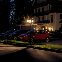 Kolmivaloinen pylväsvalaisin 2099, musta