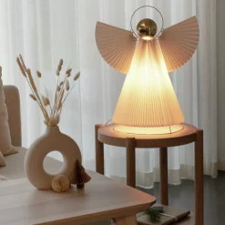 Koristeellinen valoenkeli paperista E14 valkoinen/messinki 54cm