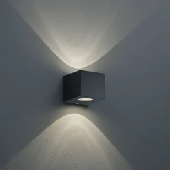 Kulmikas LED-ulkoseinälamppu Cordoba, musta
