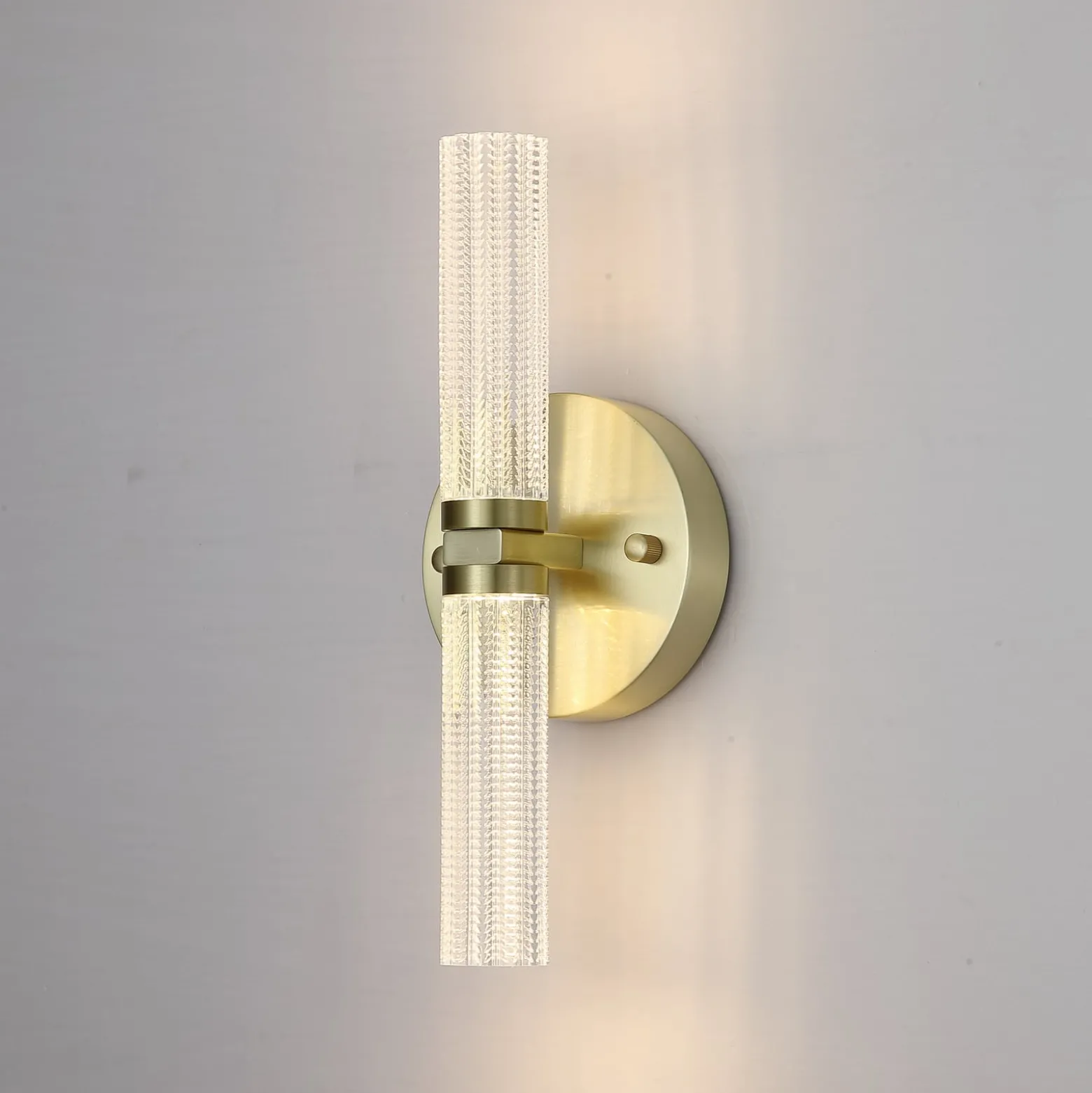 Kylpyhuoneen LED-seinälamppu Aberdeen, korkeus 34 cm, messinkivärinen,