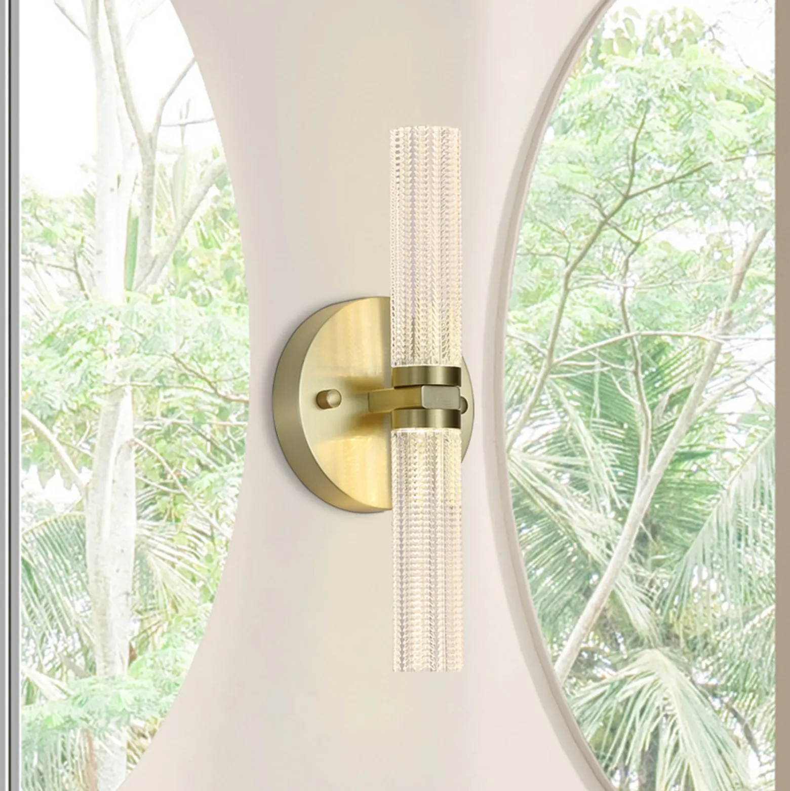 Kylpyhuoneen LED-seinälamppu Aberdeen, korkeus 34 cm, messinkivärinen,