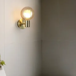 Kylpyhuoneen seinälamppu Lumisphere, kermanvärinen/messinkivärinen, korkeus 12