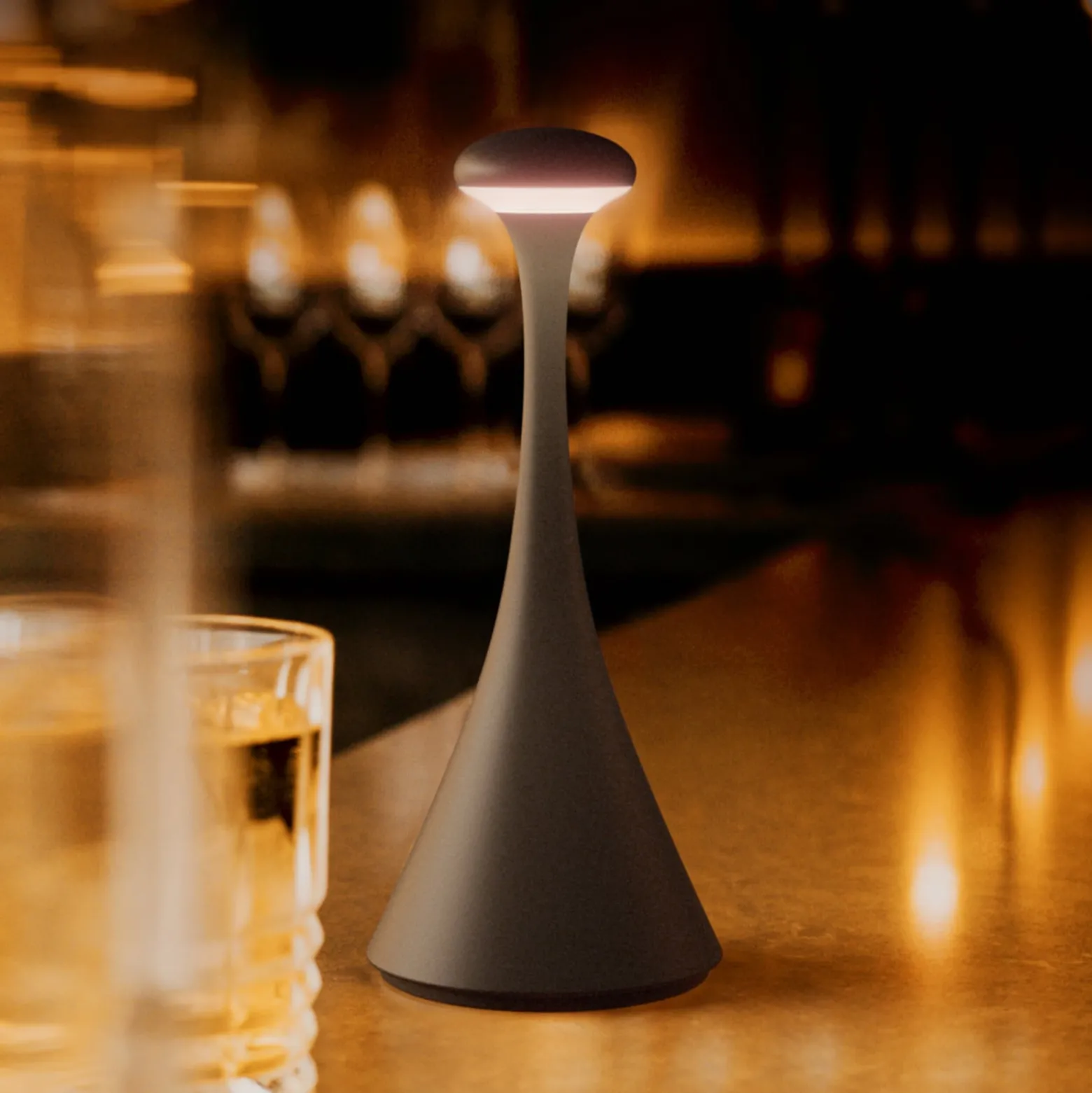 Ladattava LED-pöytävalaisin Nudrop mini, musta, IP54, himmennettävä