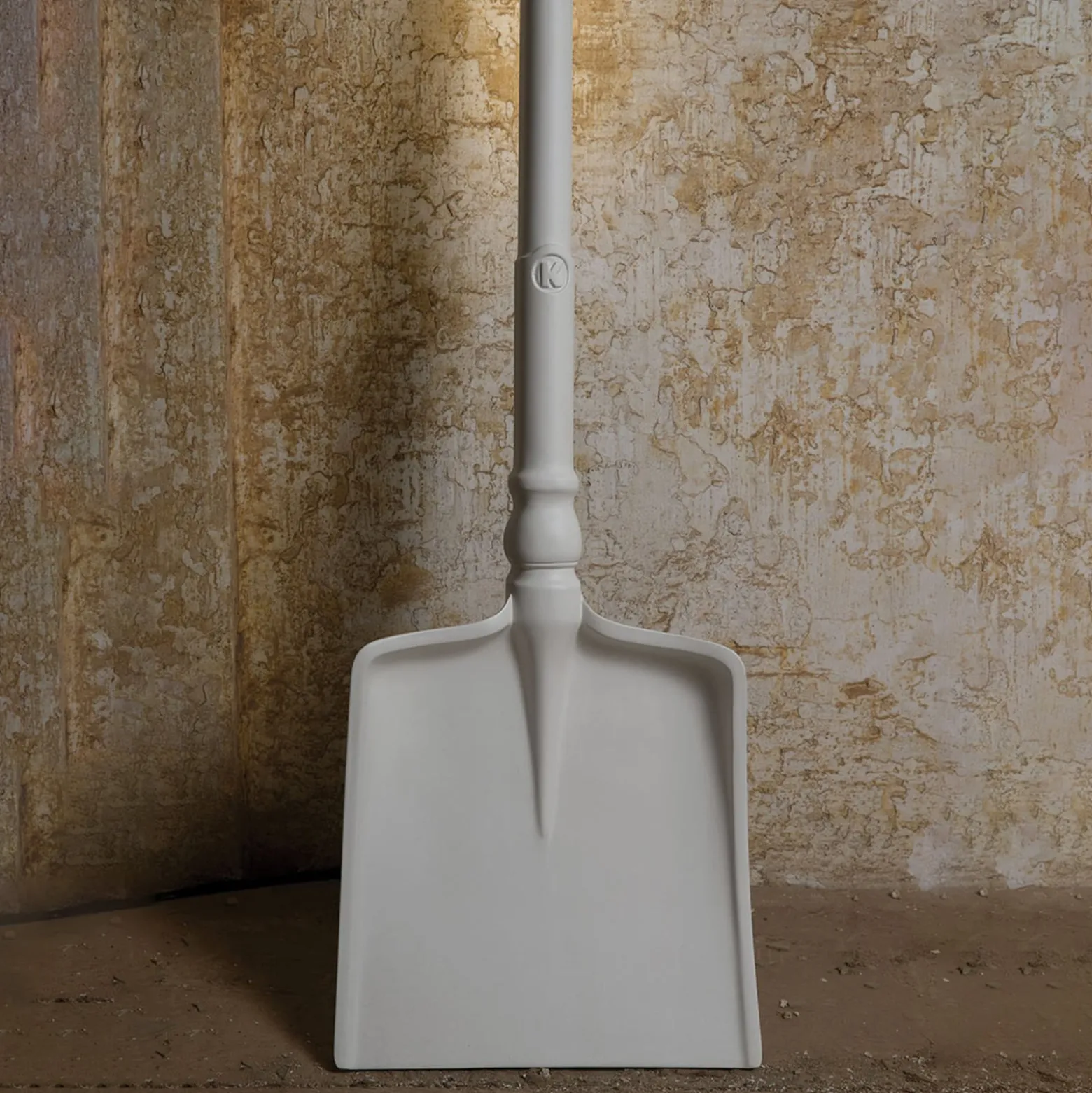 Lapion muotoinen LED-design-lattiavalaisin Tobia