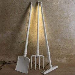 Lapion muotoinen LED-design-lattiavalaisin Tobia