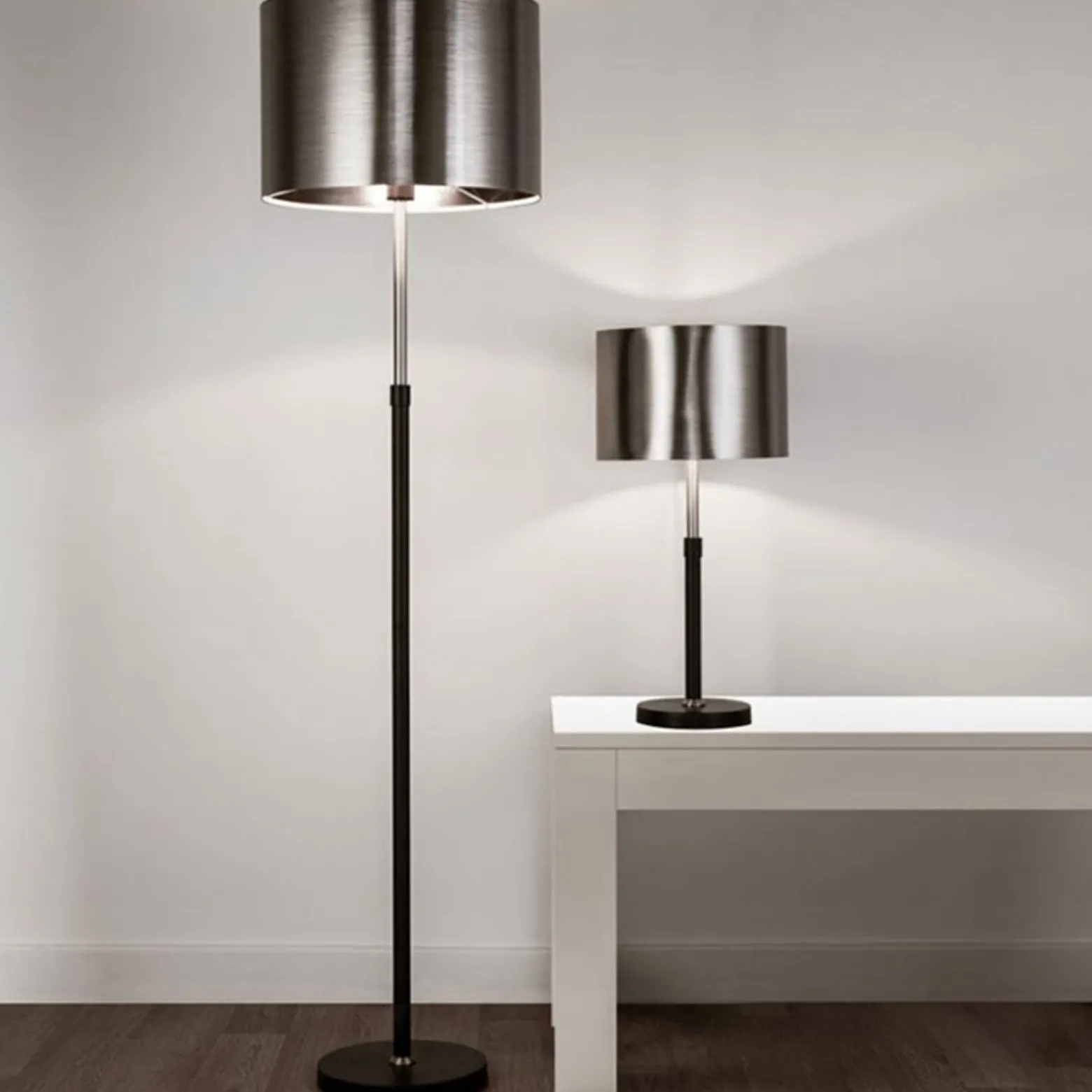 Lattiavalaisin Column metallivarjostimella