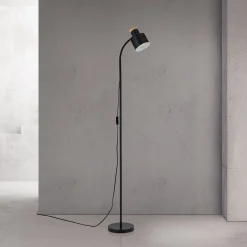 Lattiavalaisin Gili, musta mattapintainen, teräs, korkeus 150 cm, E27