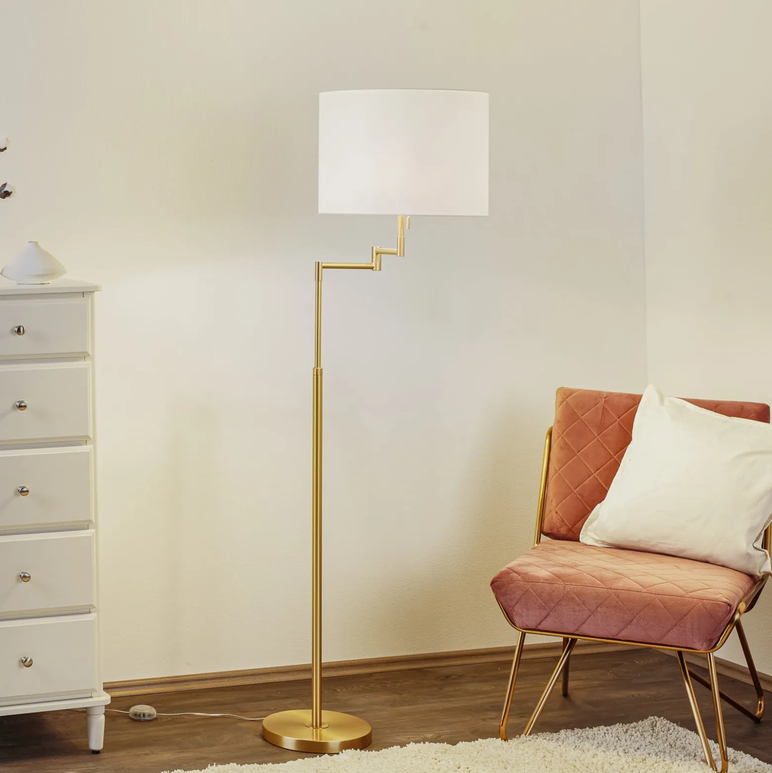 Lattiavalaisin Lilian LED-himmentimellä, messinki