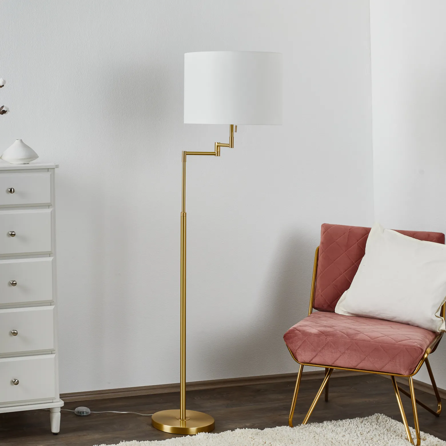 Lattiavalaisin Lilian LED-himmentimellä, messinki