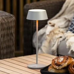 LED-akkukäyttöinen LED-pöytälamppu Menton, harmaa, korkeus 27 cm, IP54, USB