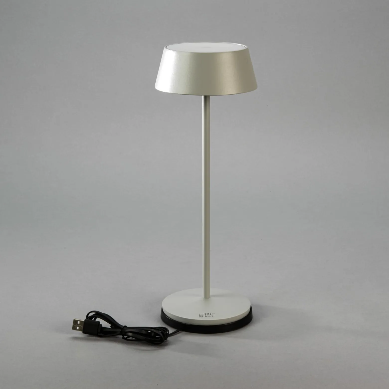 LED-akkukäyttöinen LED-pöytälamppu Menton, harmaa, korkeus 27 cm, IP54, USB