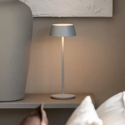 LED-akkukäyttöinen LED-pöytälamppu Menton, harmaa, korkeus 27 cm, IP54, USB