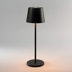 LED-akkukäyttöinen LED-pöytävalaisin Vence, korkeus 32 cm, musta, IP54, USB