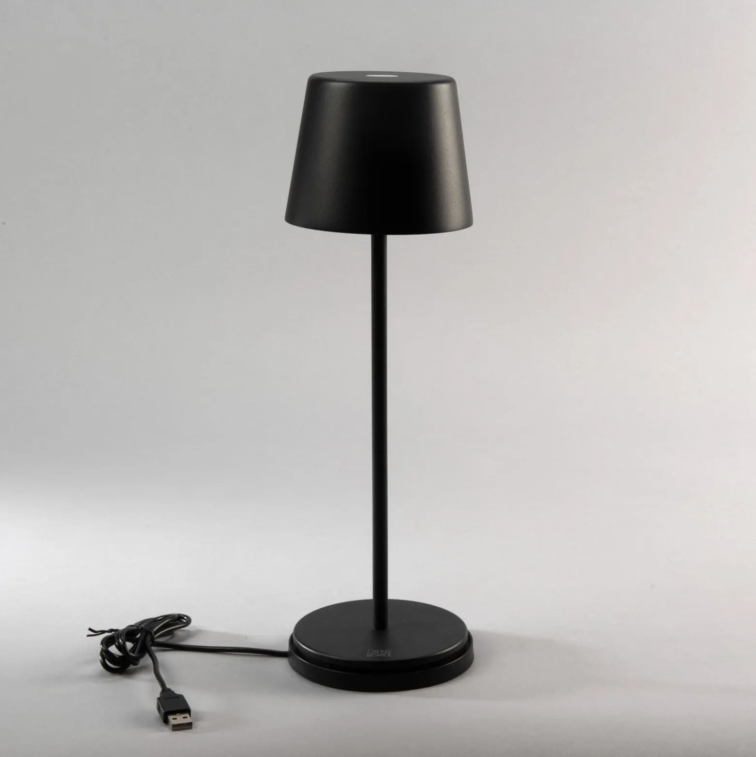 LED-akkukäyttöinen LED-pöytävalaisin Vence, korkeus 32 cm, musta, IP54, USB
